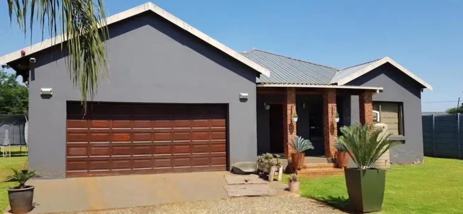 Commercial Property for Sale in Waterglen A H North West